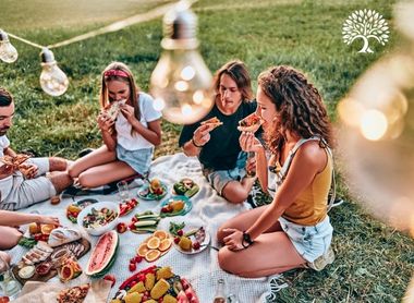 Picknick in der Natur während Teamevent Berlin